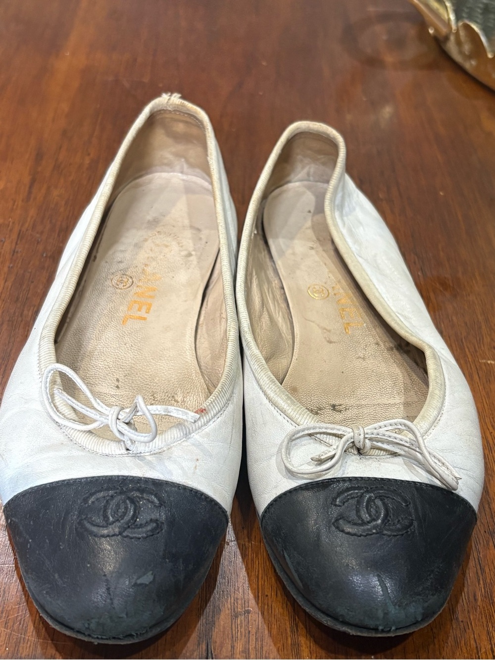 Authentic CHANEL Leather Ballet Flats - White Black Interlocking C’s 38 1/2